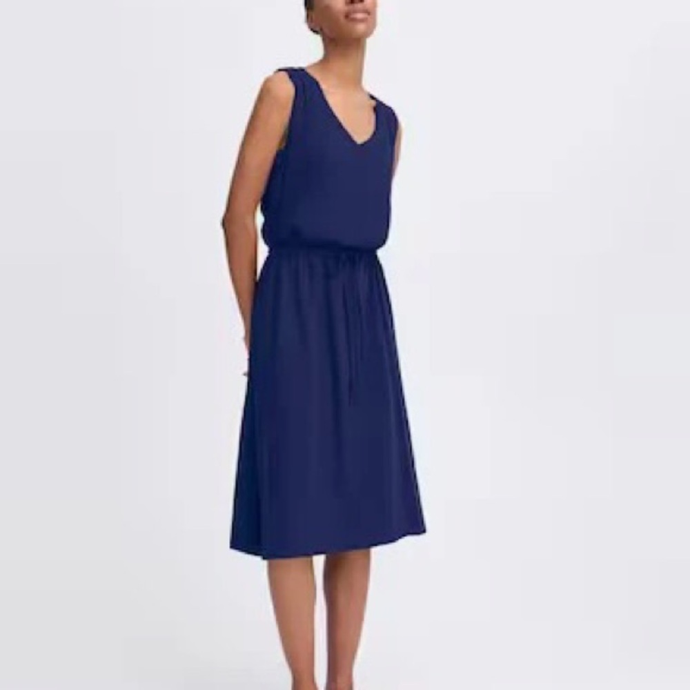 Elegant Navy Blue Sleeveless Dress